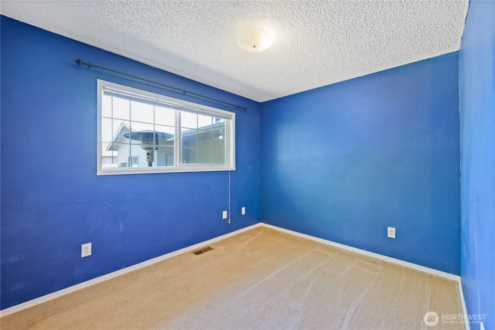 1425 33rd Avenue Longview, WA 98632
