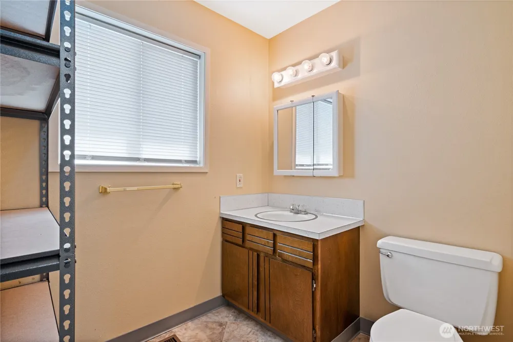 1425 33rd Avenue Longview, WA 98632
