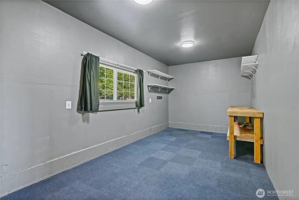 1425 33rd Avenue Longview, WA 98632