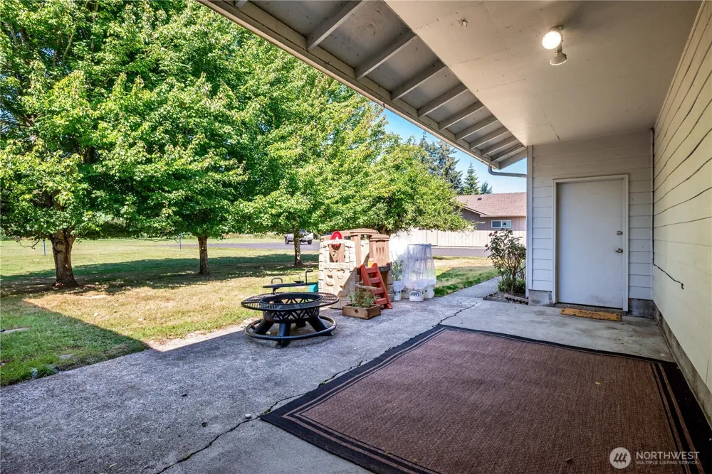 1425 33rd Avenue Longview, WA 98632