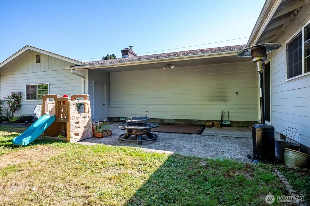 1425 33rd Avenue Longview, WA 98632