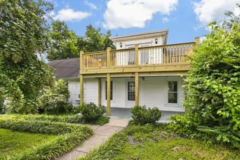 3008 Lakeshore Dr