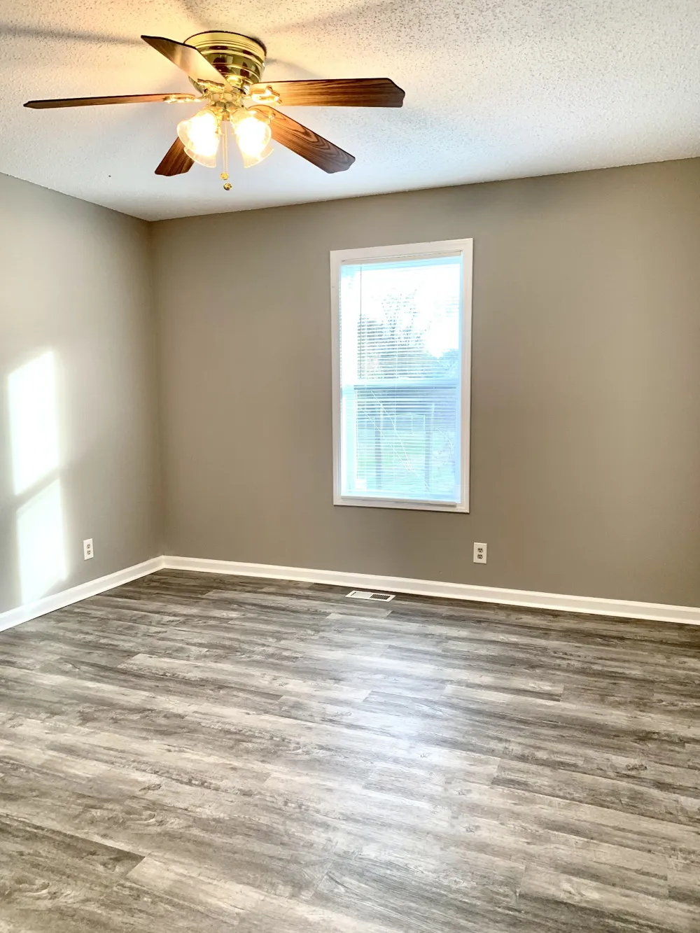 1936 Timberline Cir Oak Grove, KY 42262