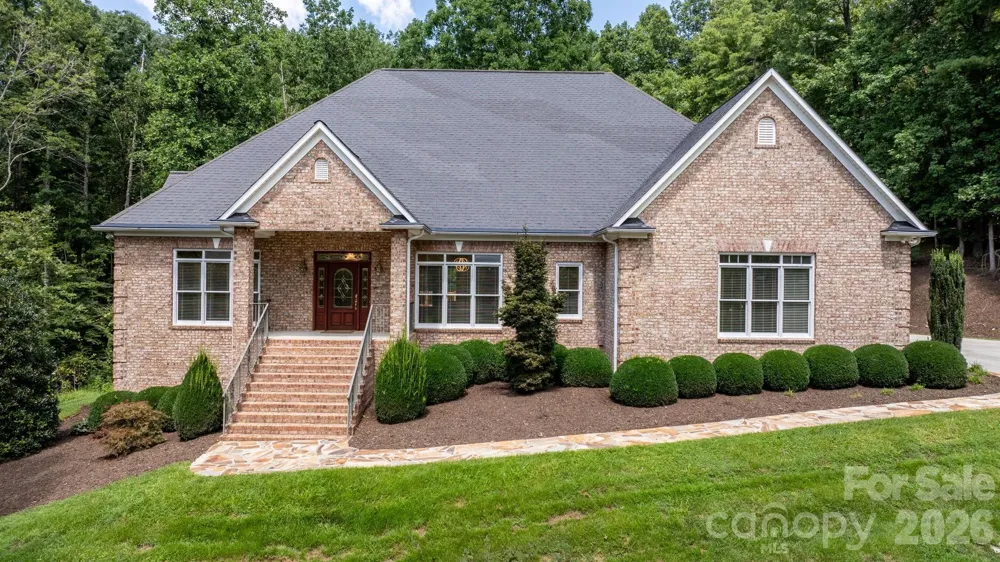 2752 Brittany Drive Lenoir, NC 28645