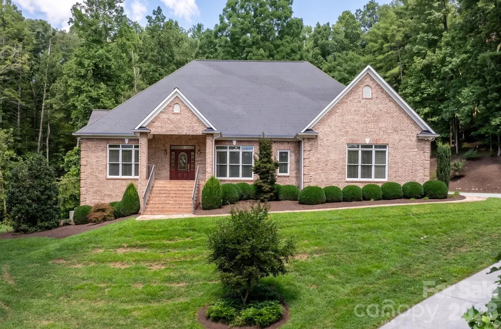 2752 Brittany Drive Lenoir, NC 28645