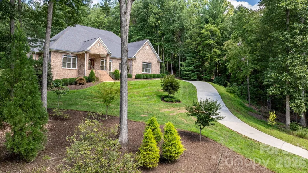 2752 Brittany Drive Lenoir, NC 28645