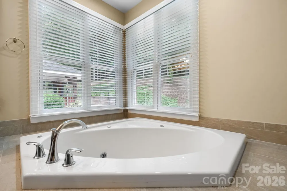 2752 Brittany Drive Lenoir, NC 28645