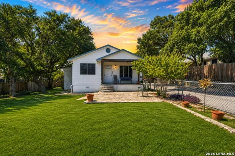 652 TAMARACK DR