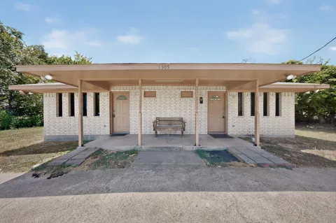 1305 Kaufman Street