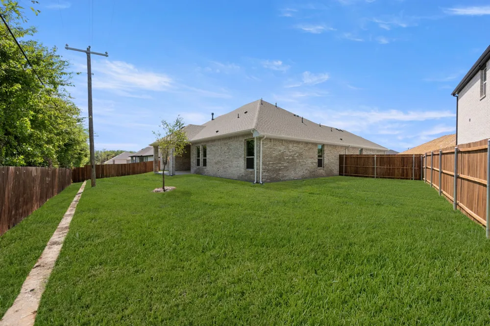 971 Richard Pittmon Drive DeSoto, TX 75115