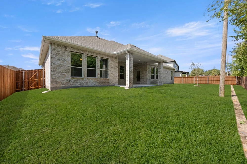 971 Richard Pittmon Drive DeSoto, TX 75115