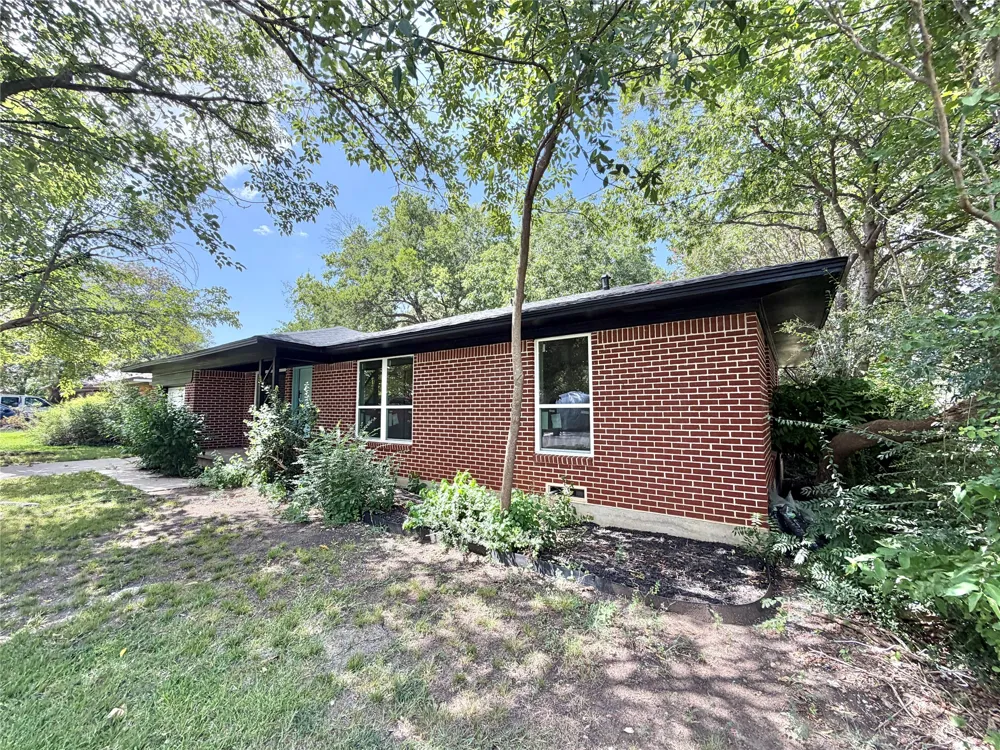 1812 Carlton Street Denton, TX 76201