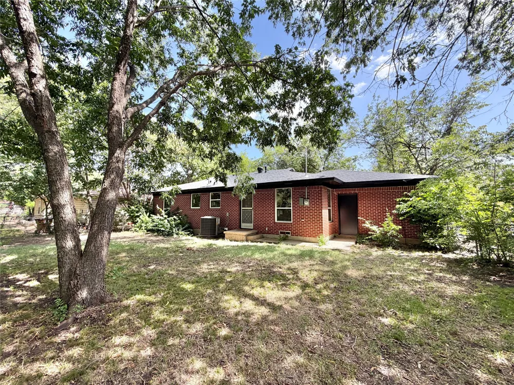 1812 Carlton Street Denton, TX 76201
