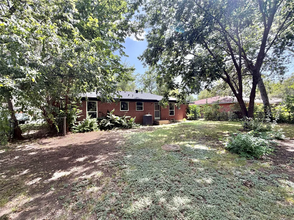 1812 Carlton Street Denton, TX 76201