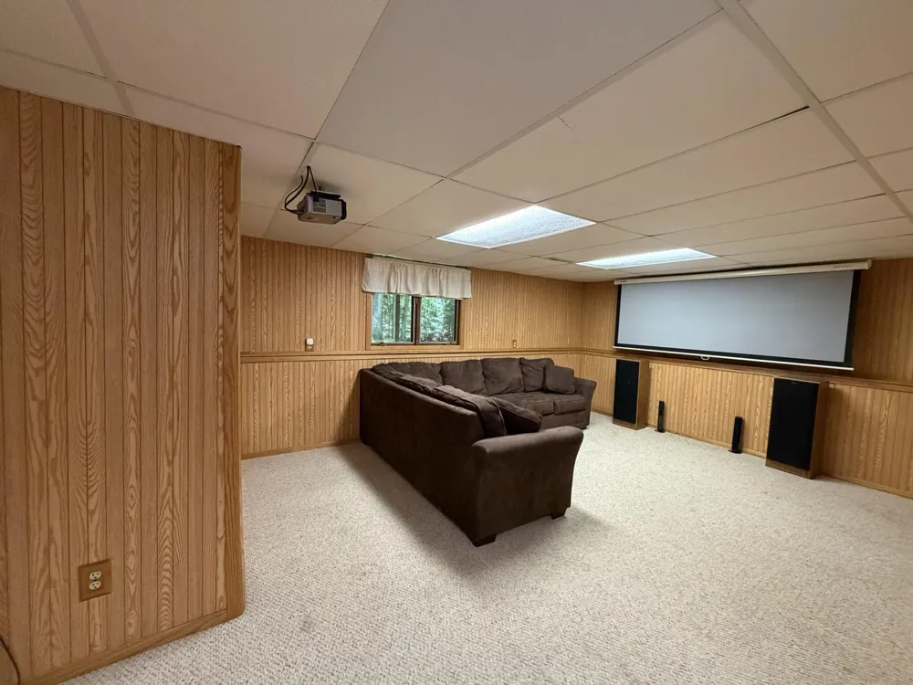 9051 Algoma Avenue NE Rockford, MI 49341