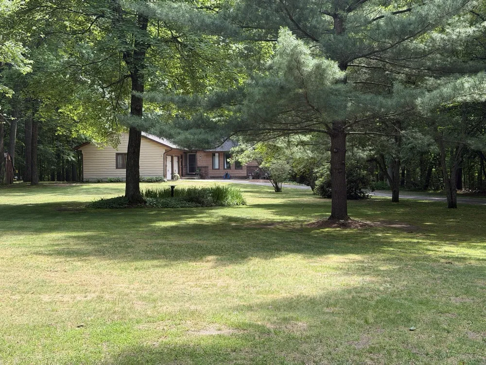 9051 Algoma Avenue NE Rockford, MI 49341