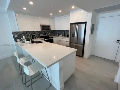 5601 Collins Ave #412A
