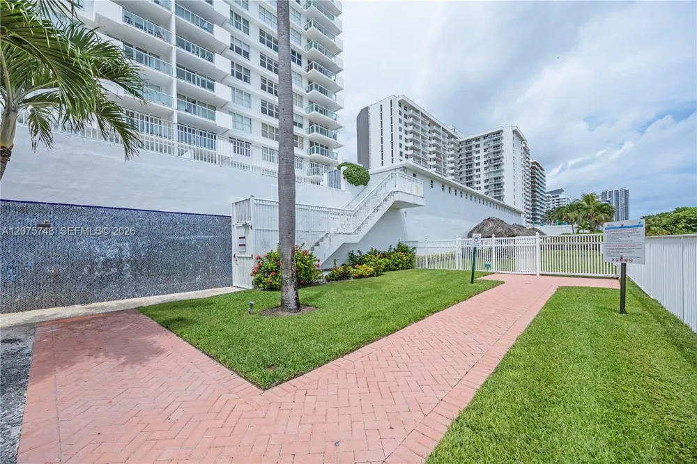 5601 Collins Ave #412A Miami Beach, FL 33140