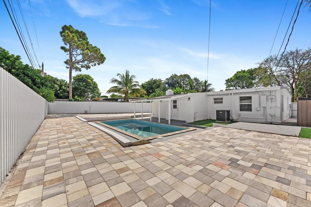 431 Ficus Tree Drive Lantana, FL 33462