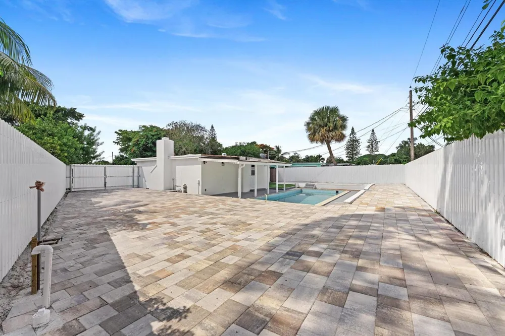 431 Ficus Tree Drive Lantana, FL 33462
