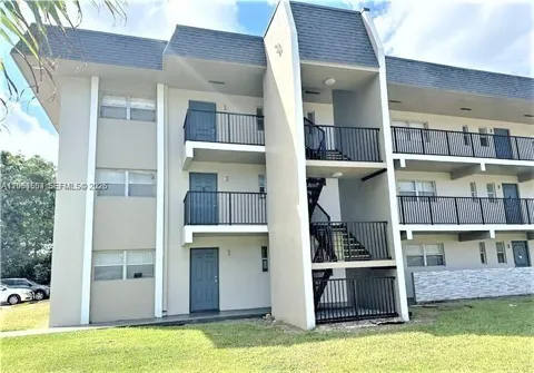 7911 Colony Cir N #202