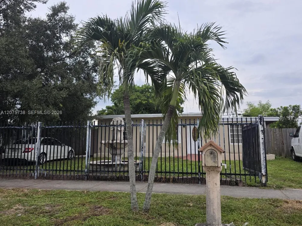 4570 SW 39th St West Park, FL 33023