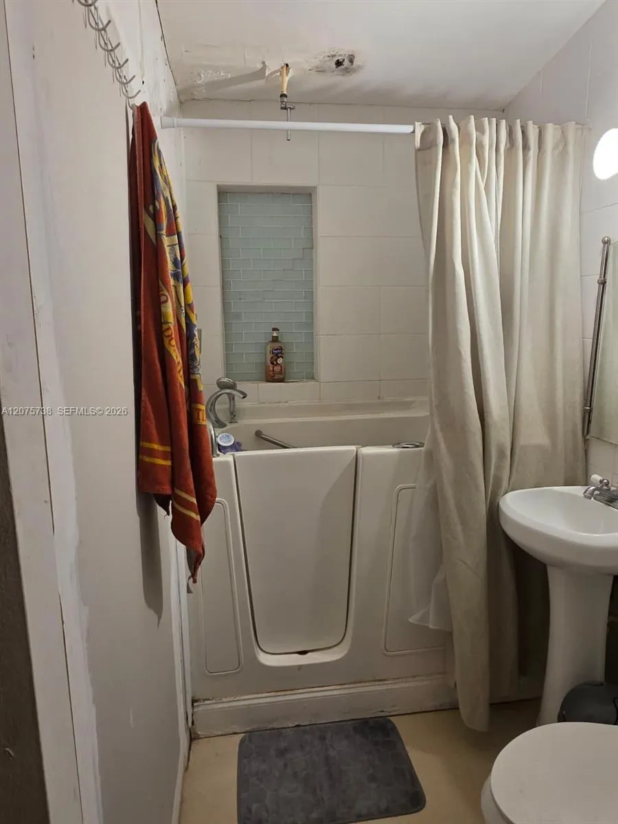4570 SW 39th St West Park, FL 33023