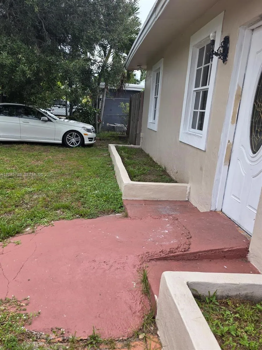 4570 SW 39th St West Park, FL 33023