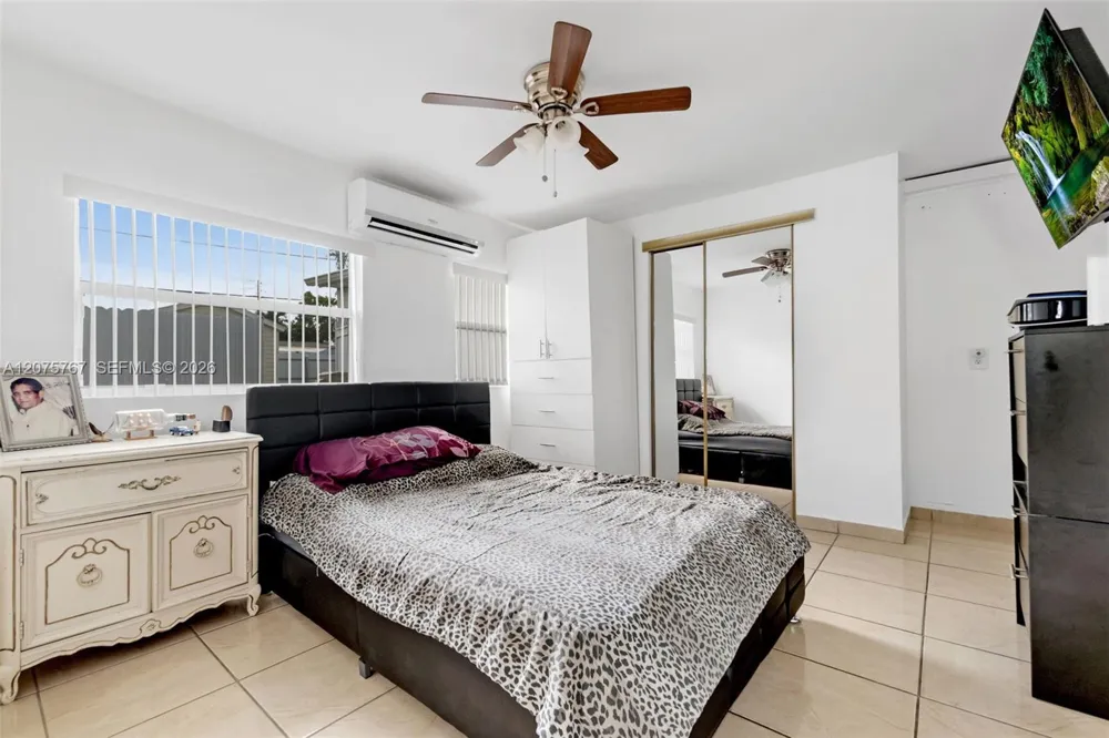 6049 W 14th Ct Hialeah, FL 33012