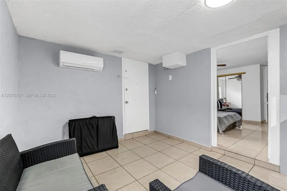 6049 W 14th Ct Hialeah, FL 33012
