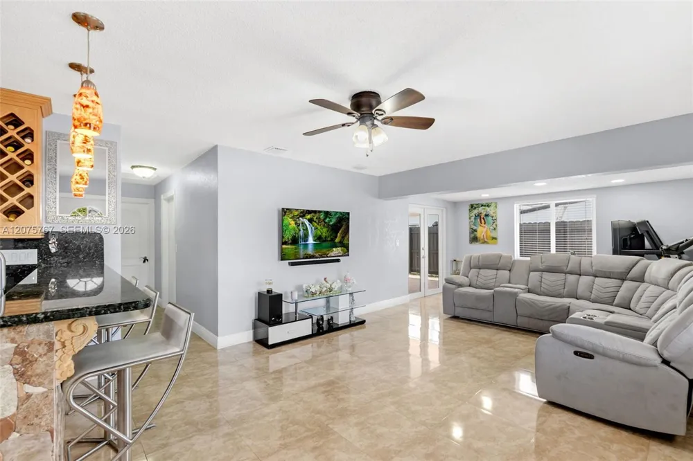 6049 W 14th Ct Hialeah, FL 33012