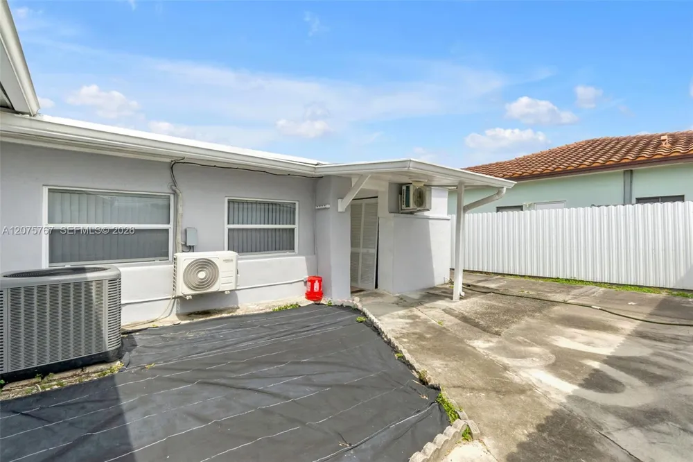 6049 W 14th Ct Hialeah, FL 33012