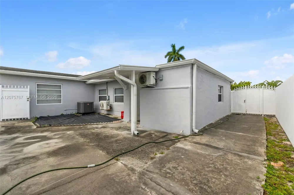 6049 W 14th Ct Hialeah, FL 33012