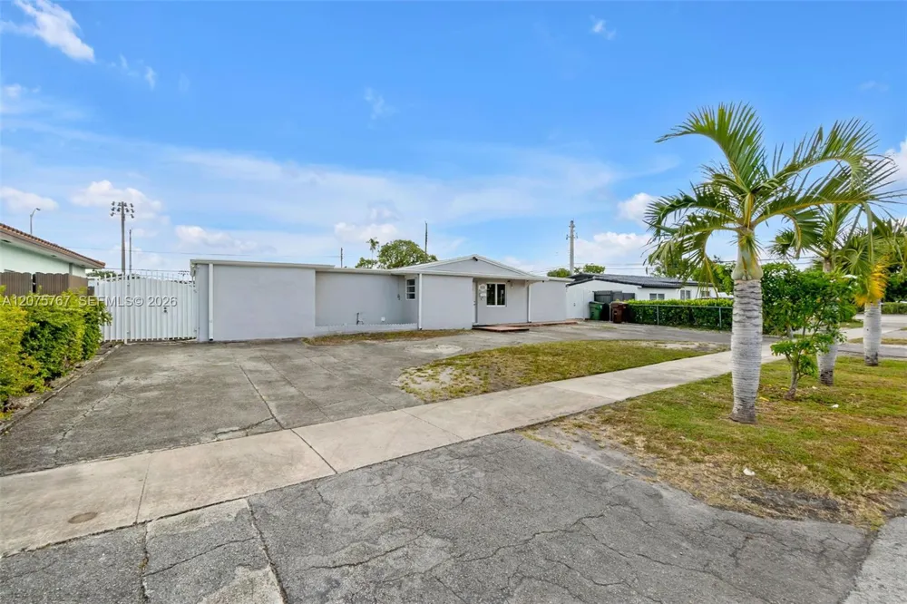 6049 W 14th Ct Hialeah, FL 33012