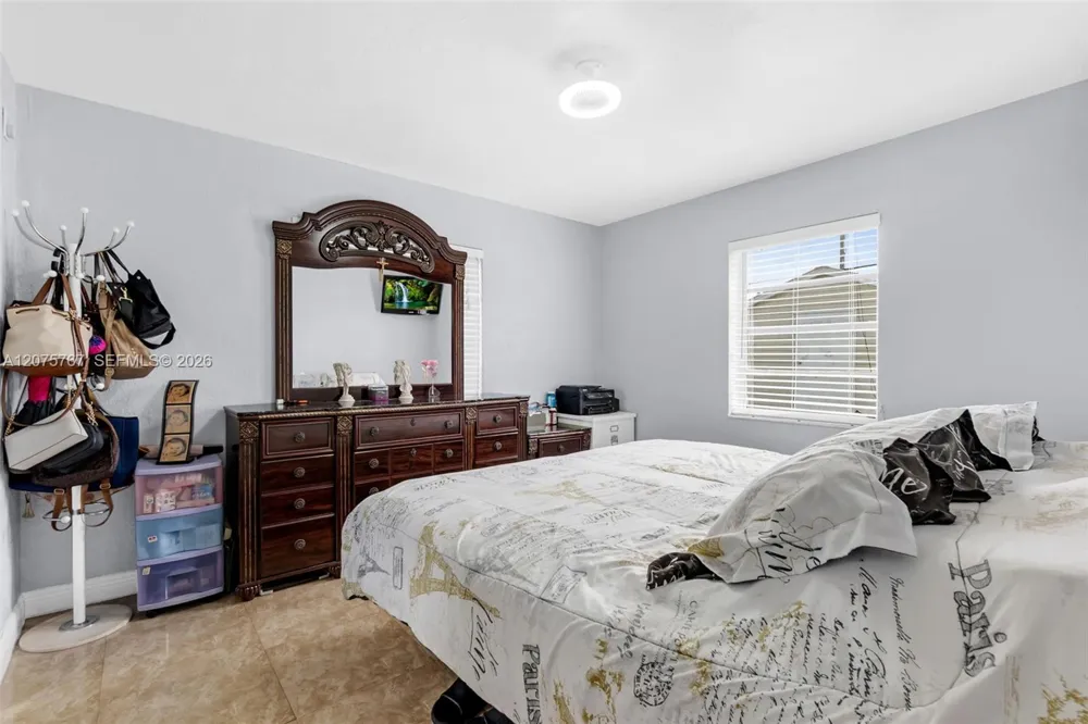 6049 W 14th Ct Hialeah, FL 33012