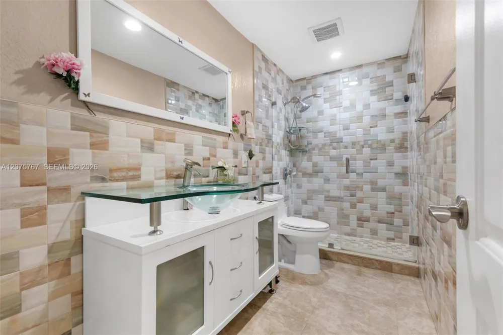 6049 W 14th Ct Hialeah, FL 33012
