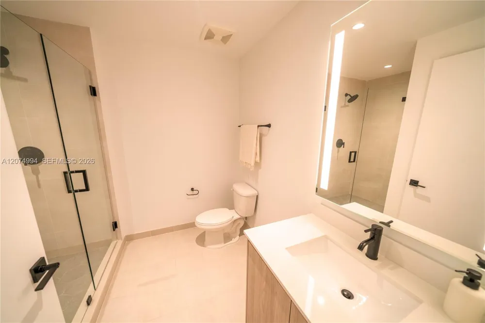 176 NW 25th St #512 Miami, FL 33127