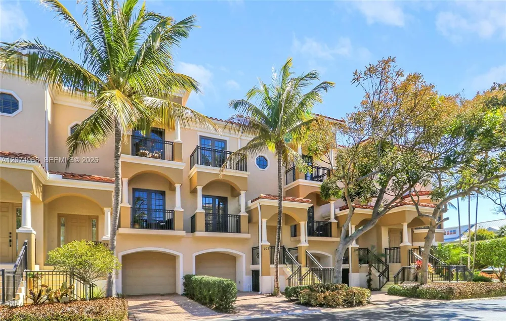 703 Del Sol Cir #703 Tequesta, FL 33469