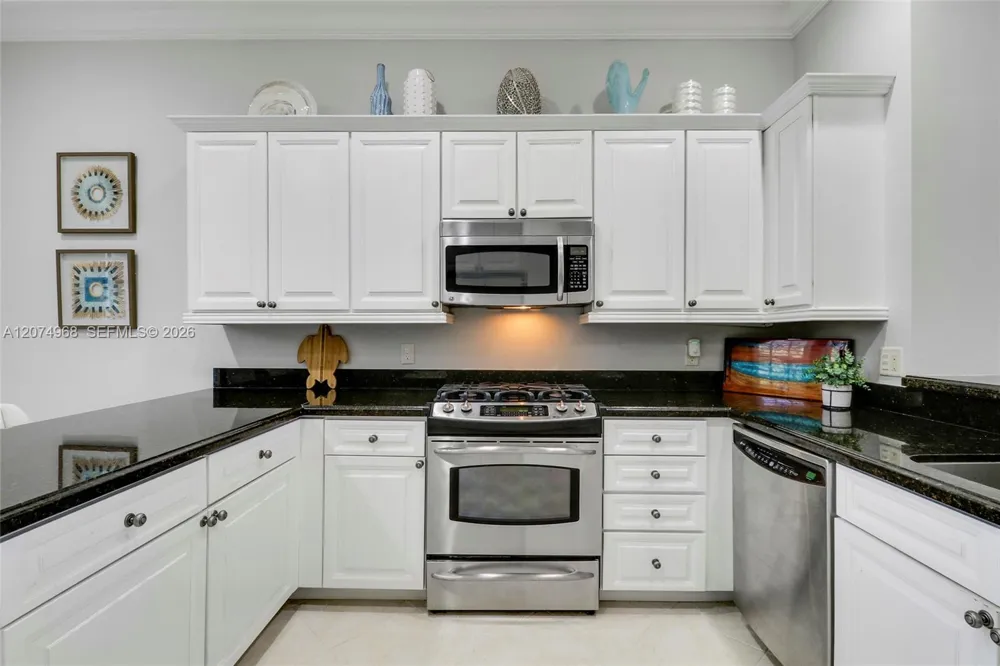 703 Del Sol Cir #703 Tequesta, FL 33469