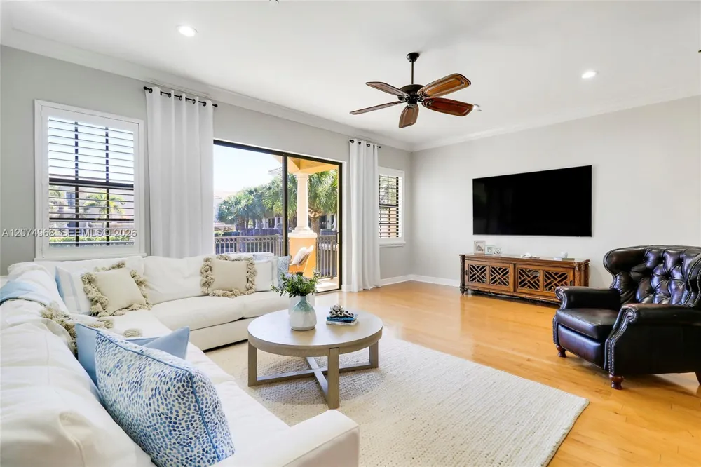 703 Del Sol Cir #703 Tequesta, FL 33469
