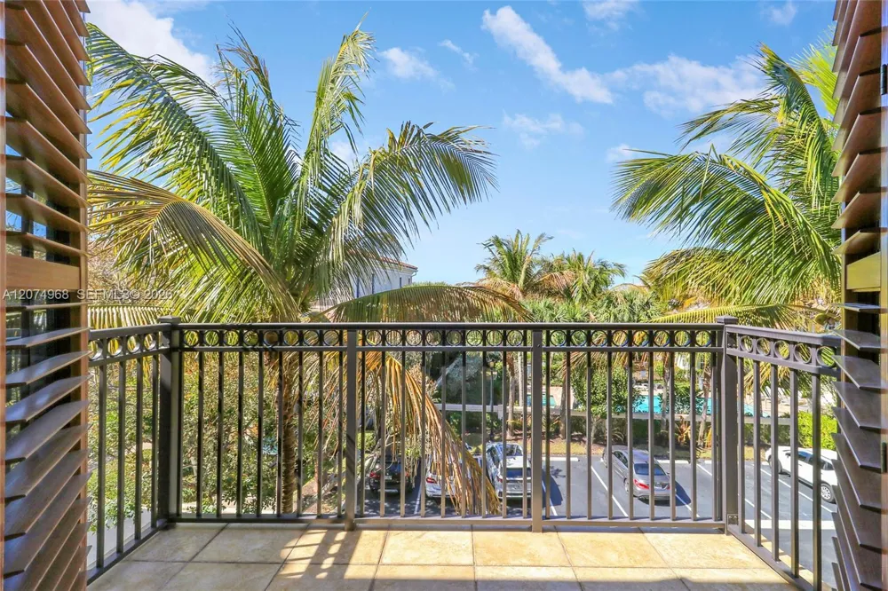 703 Del Sol Cir #703 Tequesta, FL 33469
