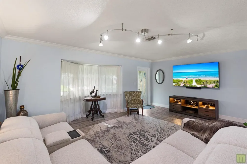291 Lake Drive Coconut Creek, FL 33066