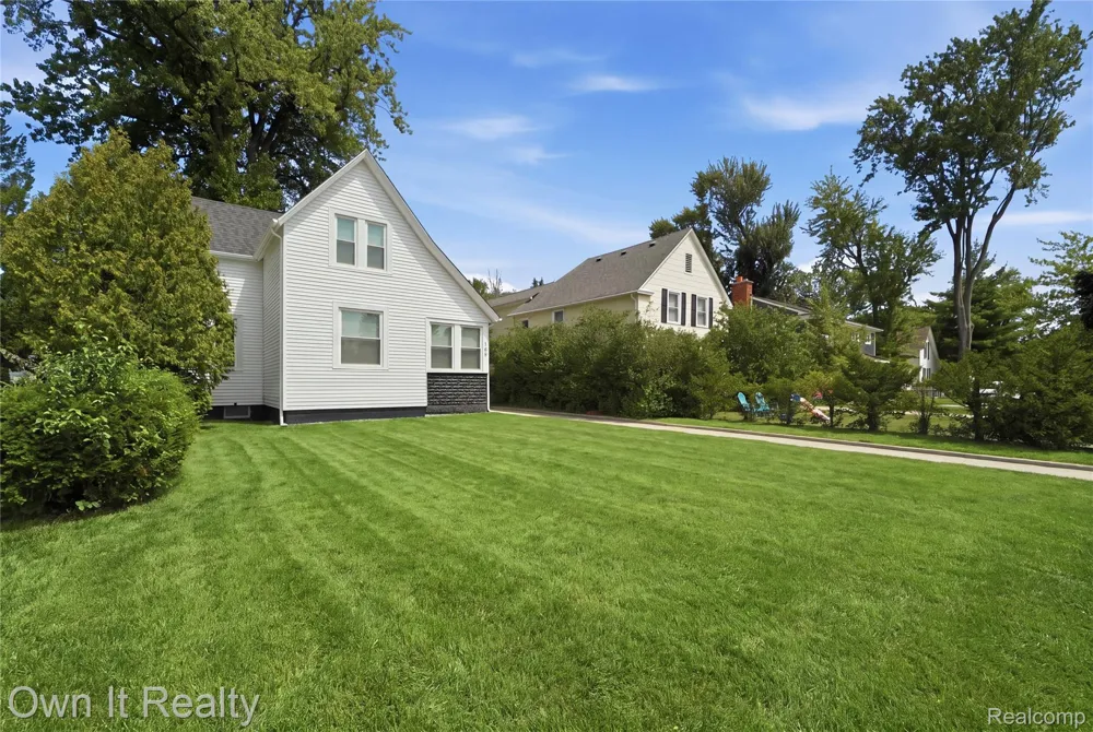 168 Kerby Road Grosse Pointe Farms City, MI 48236