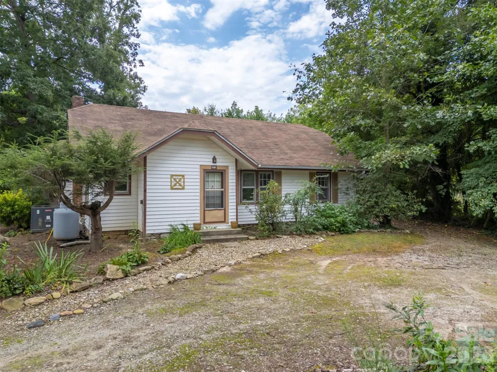 375 E King Street East Flat Rock, NC 28726