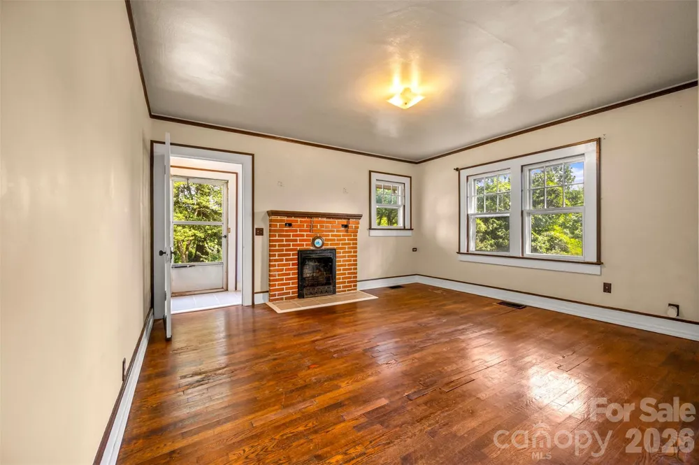 375 E King Street East Flat Rock, NC 28726