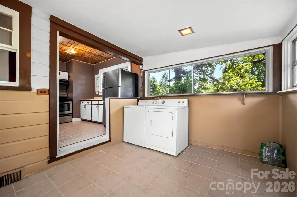375 E King Street East Flat Rock, NC 28726
