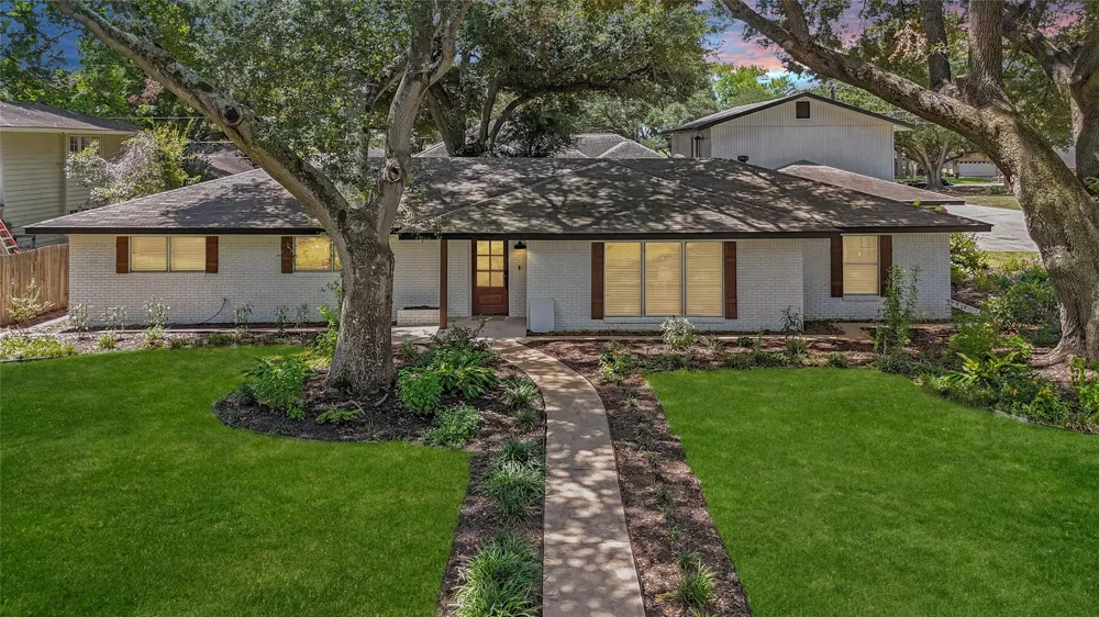 1409 Kathy Avenue Sealy, TX 77474