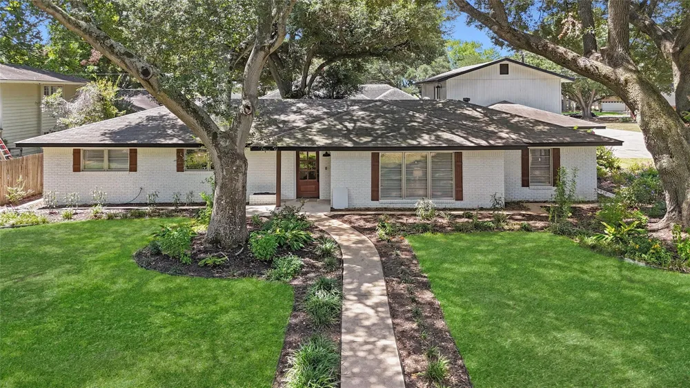 1409 Kathy Avenue Sealy, TX 77474