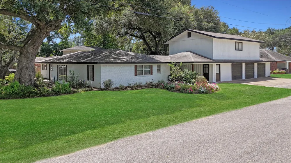 1409 Kathy Avenue Sealy, TX 77474