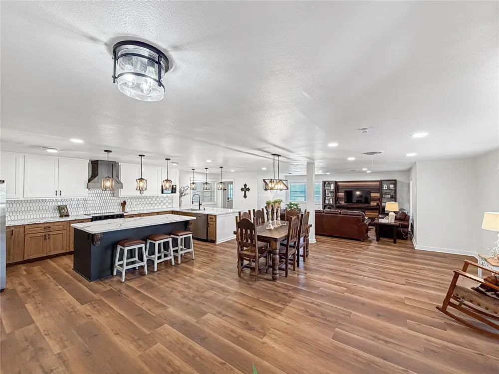 1409 Kathy Avenue Sealy, TX 77474